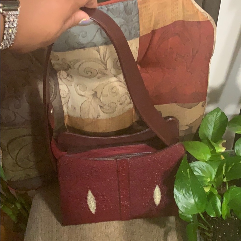 Red Sting ray shoulder bag